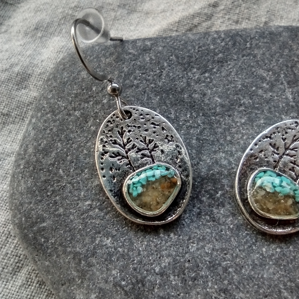 LAST PAIR! Two Little Trees beautiful earrings - Picture 2 of 4